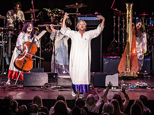 Bowie tribute @ Radio City Music Hall: Blondie, Pixies, Michael Stipe, Amanda Palmer, more (pics / setlist / video)