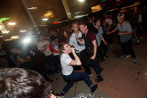 Glue played a bridge twice during SXSW w/ Sheer Mag, Ukiah Drag, Pharmakon & more (pics), playing NY’s Alright