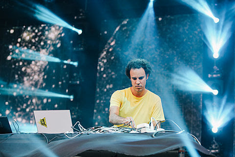 Four Tet streaming a lot of new stuff, playing shows (dates)