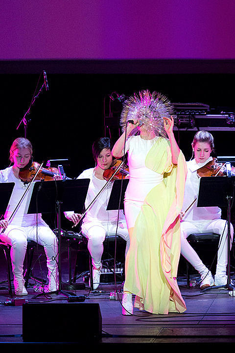 What’s going on Wednesday? (Bjork, Jessie Ware, Steve Gunn, HINDS, Kind of Like Spitting, Jerry Paper & more)