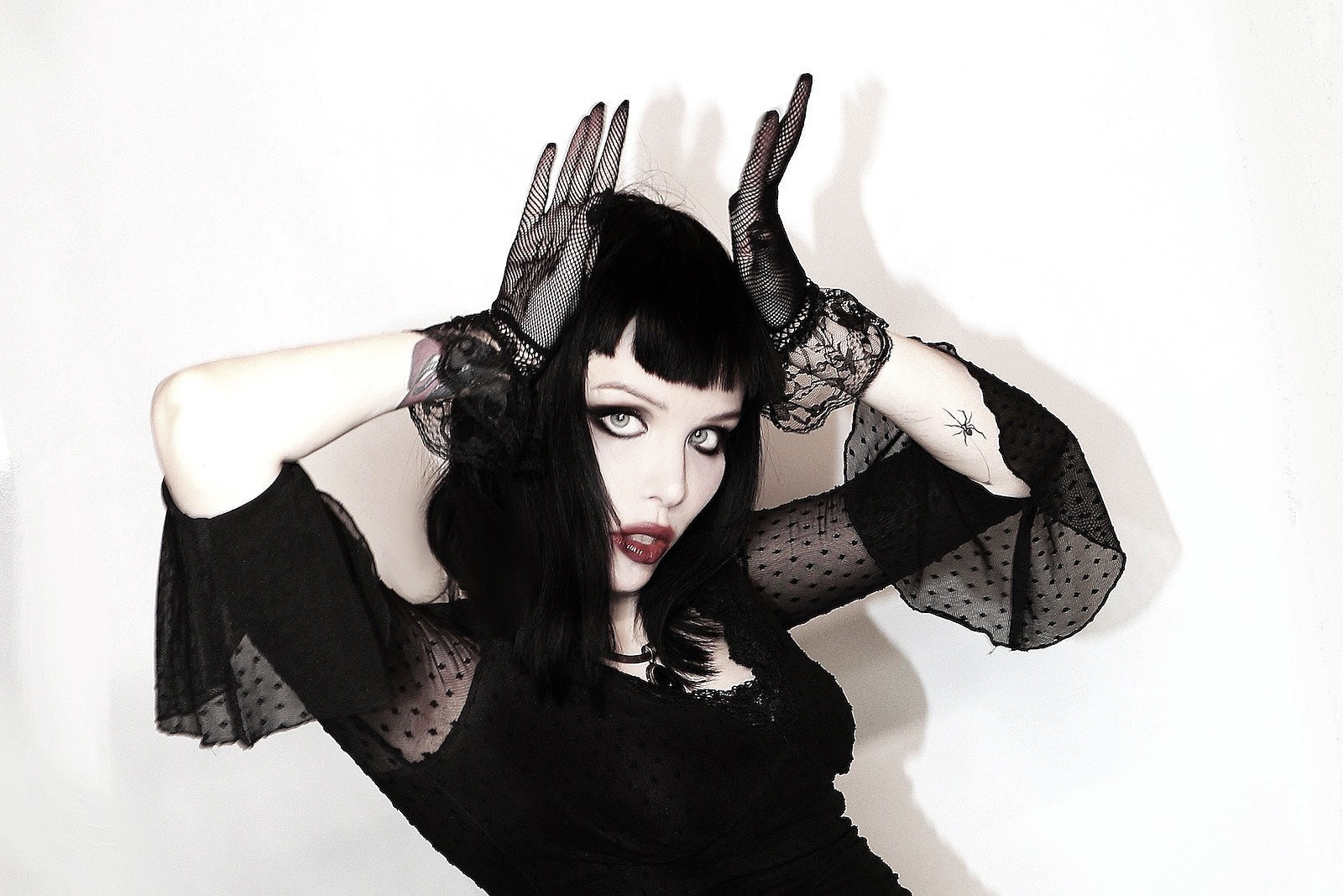 Alice Glass releases new song & video, “SUFFER AND SWALLOW”