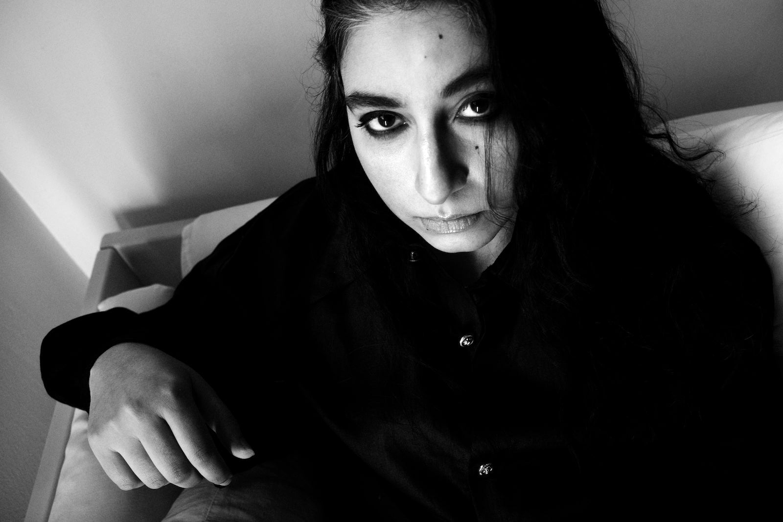 Arooj Aftab announces new album ft. Moor Mother, Vijay Iyer & more, shares “Raat Ki Rani”