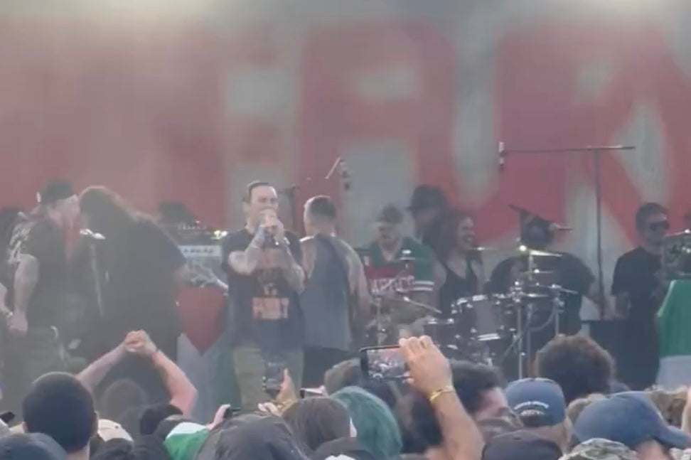 Watch Carry On make a surprise (partial) reunion at Sound & Fury for first time in 20 years