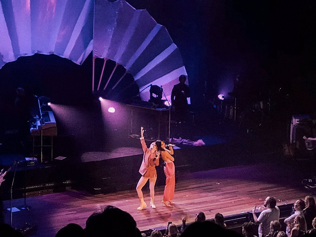 watch Kacey Musgraves & Hayley Williams cover “Girls Just Wanna Have Fun” at the Ryman