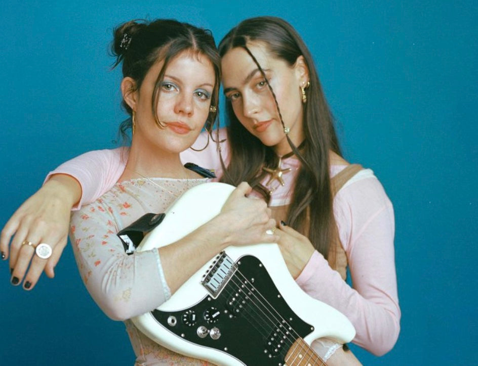 Hinds announce new LP ft Beck & Fontaines D.C. ++ fall tour (watch “Boom Boom Back” video)