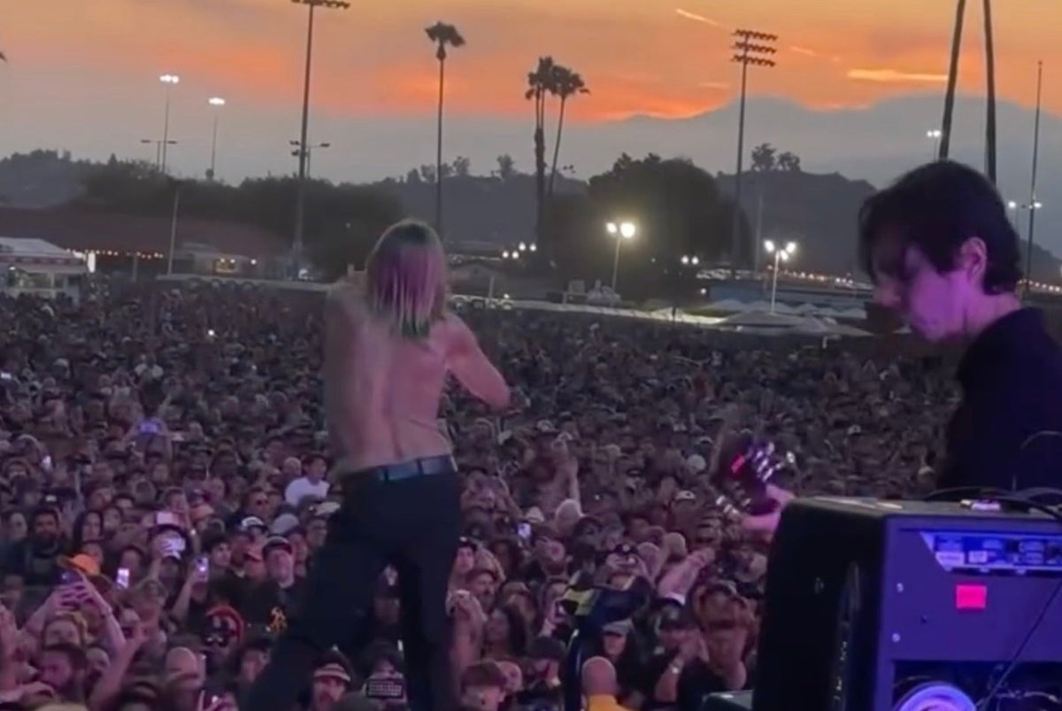 Iggy Pop played a Stooges-heavy set with Nick Zinner on guitar & other alt-stars at No Values (full video)