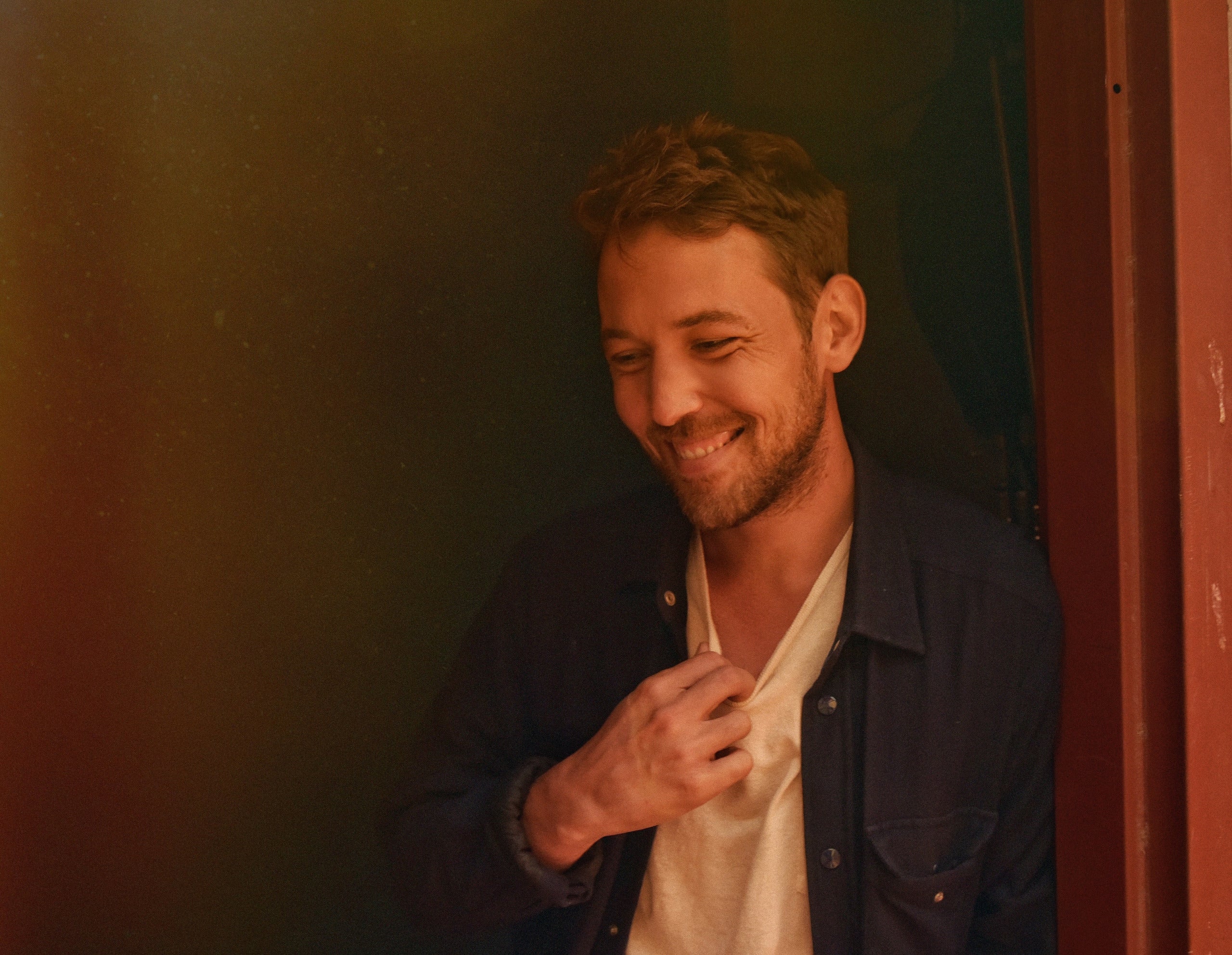 Fleet Foxes’ Robin Pecknold announces solo acoustic tour w/ Allegra Krieger, playing NYC Judee Sill tribute
