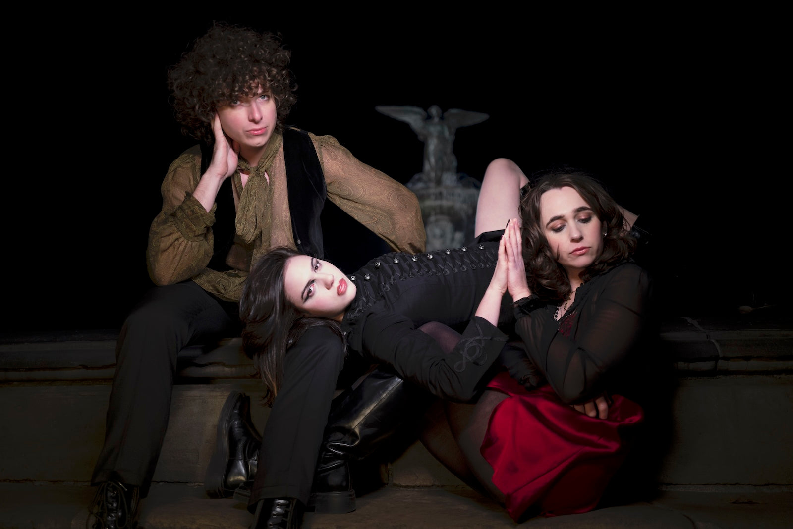 Sunflower Bean announce new album & tour with GIFT, share “Champagne Taste”