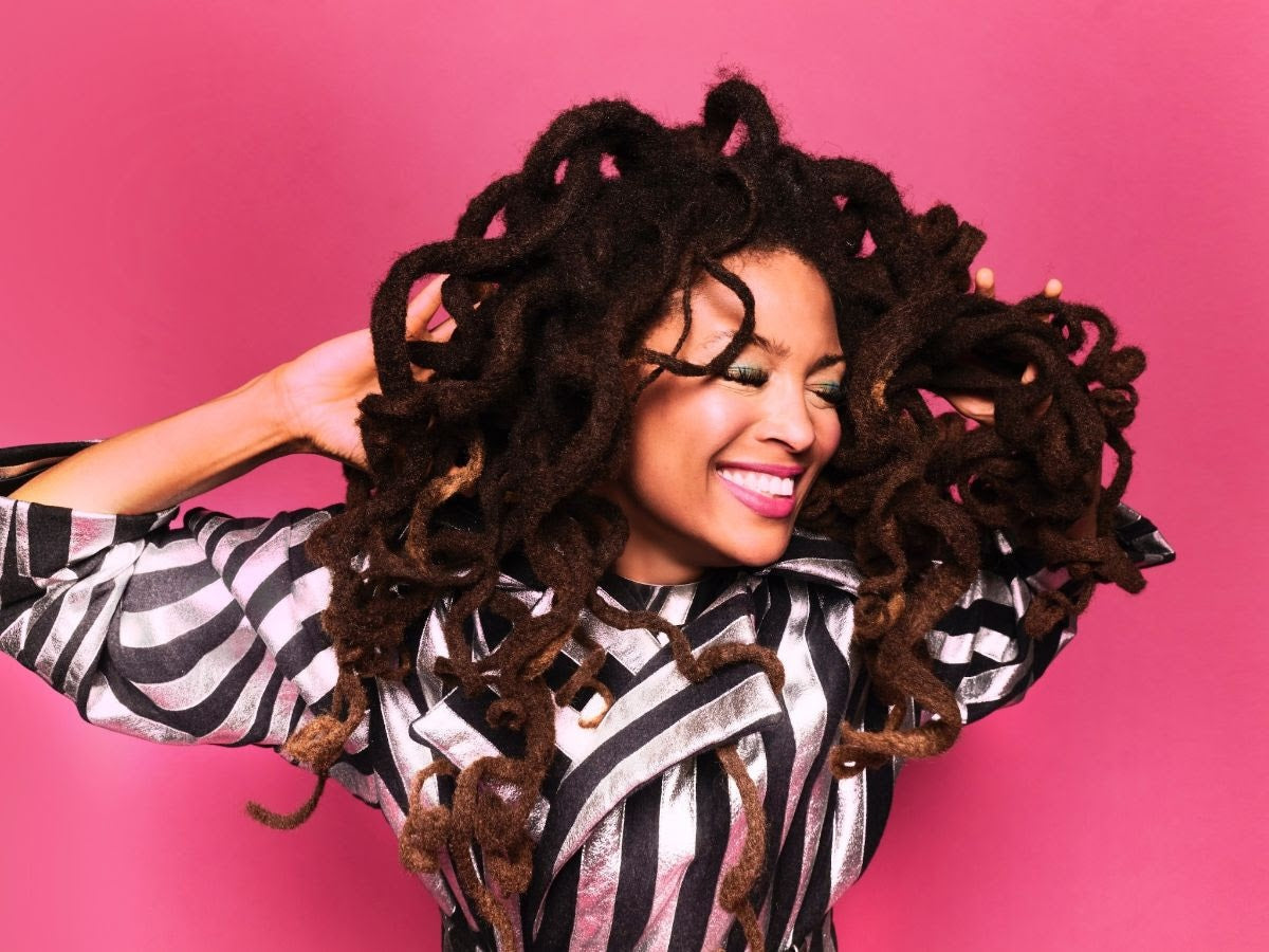 Valerie June announces new album ‘Owls, Omens, and Oracles’ & shares “Joy, Joy!” video