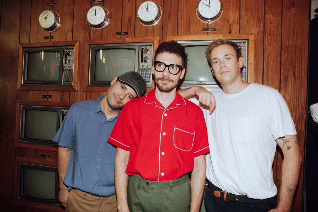 Tour news: Re-TROS, Winnetka Bowling League, Woods / Avey Tare, +/- (Plus/Minus), more