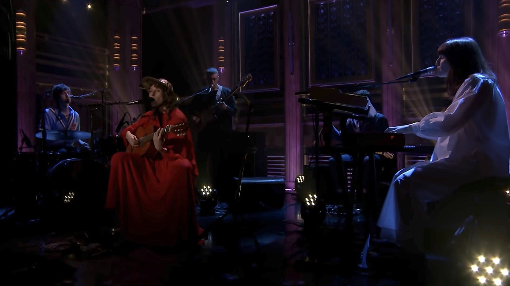 watch Aldous Harding play “The Barrel’ on ‘Fallon’