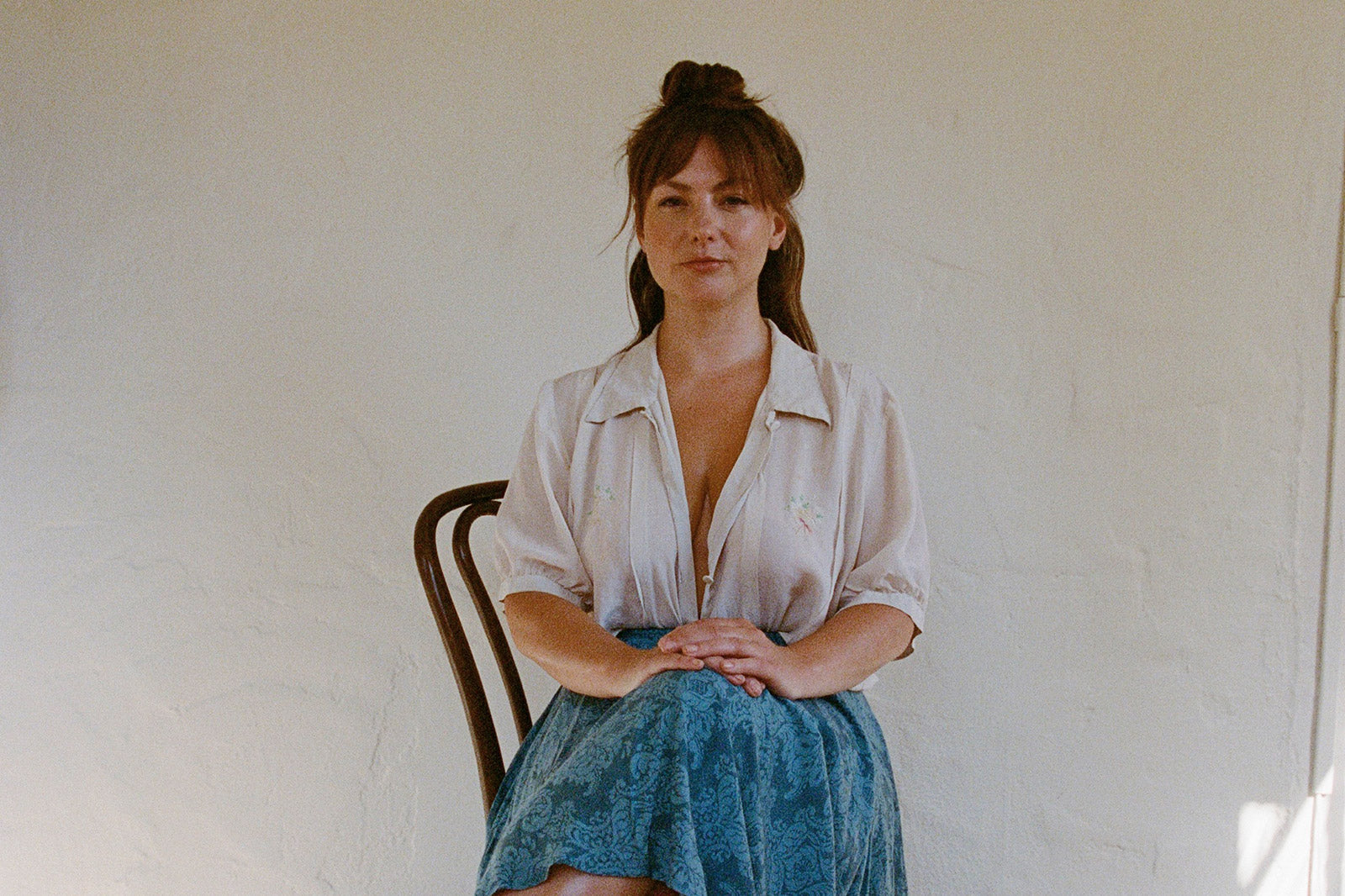 Angel Olsen announces fall solo tour with Greg Mendez, Maxim Ludwig, runo plum & Kyle Ryan