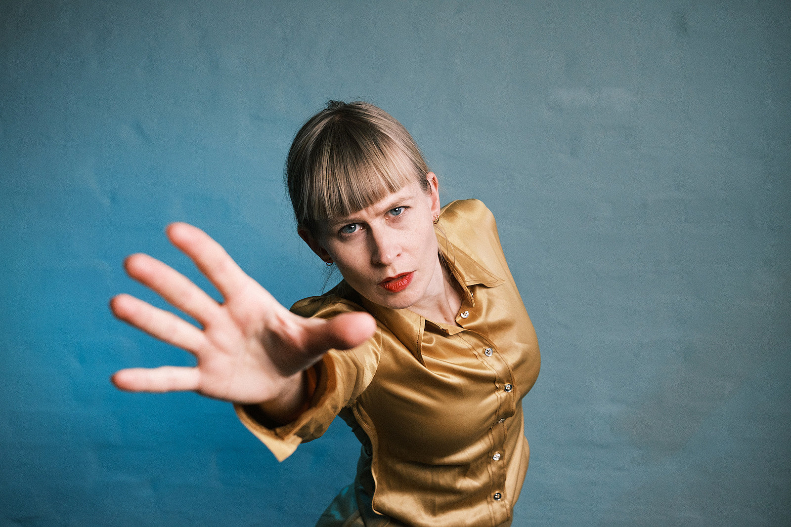 Jenny Hval signs to 4AD, shares new single “Jupiter” & announces 2022 tour