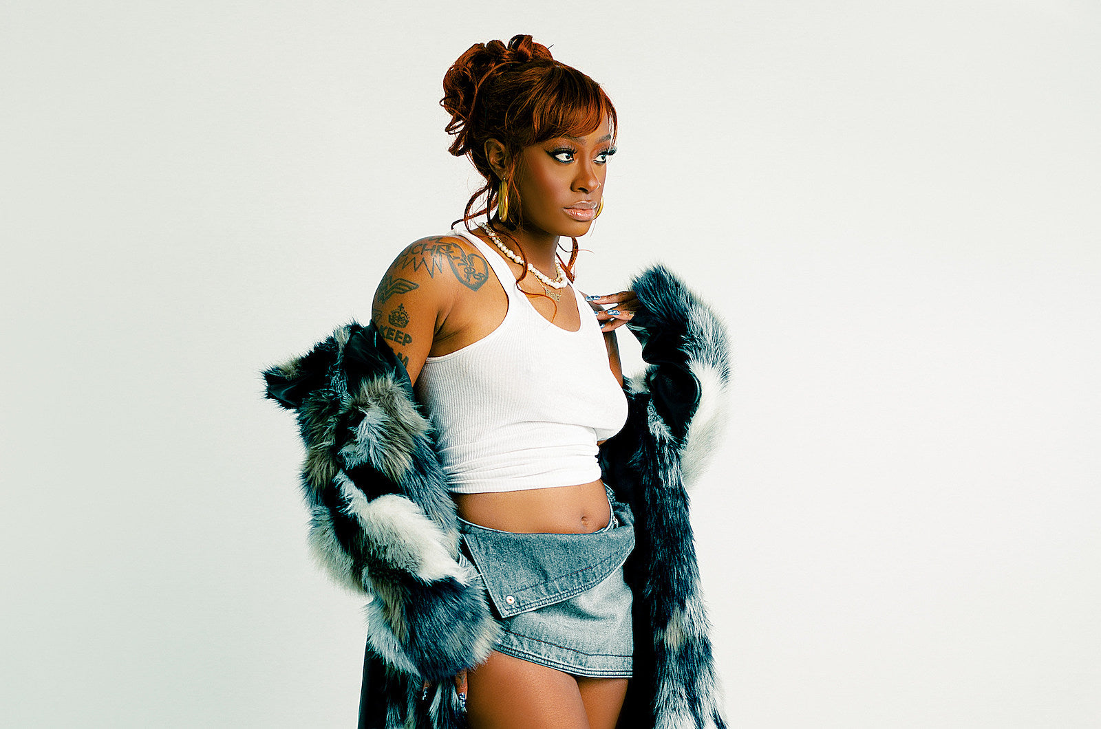 Kari Faux shares new song “ME FIRST” & Jersey club remix by UNIIQU3