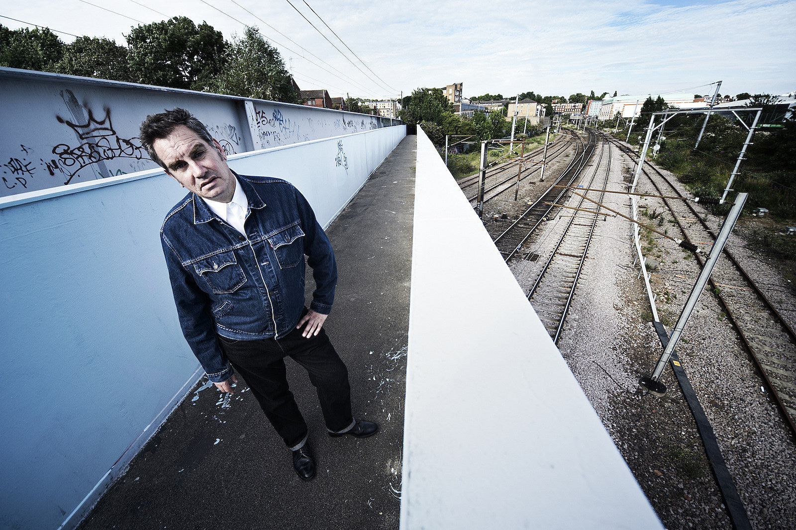 Stream Mark Stewart (The Pop Group)’s new LP ‘VS’ ft Mike Watt, Lee ‘Scratch’ Perry & more
