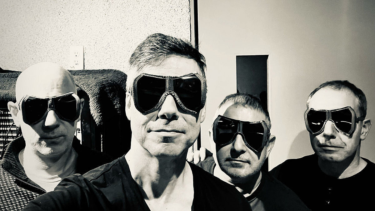 Zwei Null Zwei (GVSB, Make-Up, Edsel) share debut single