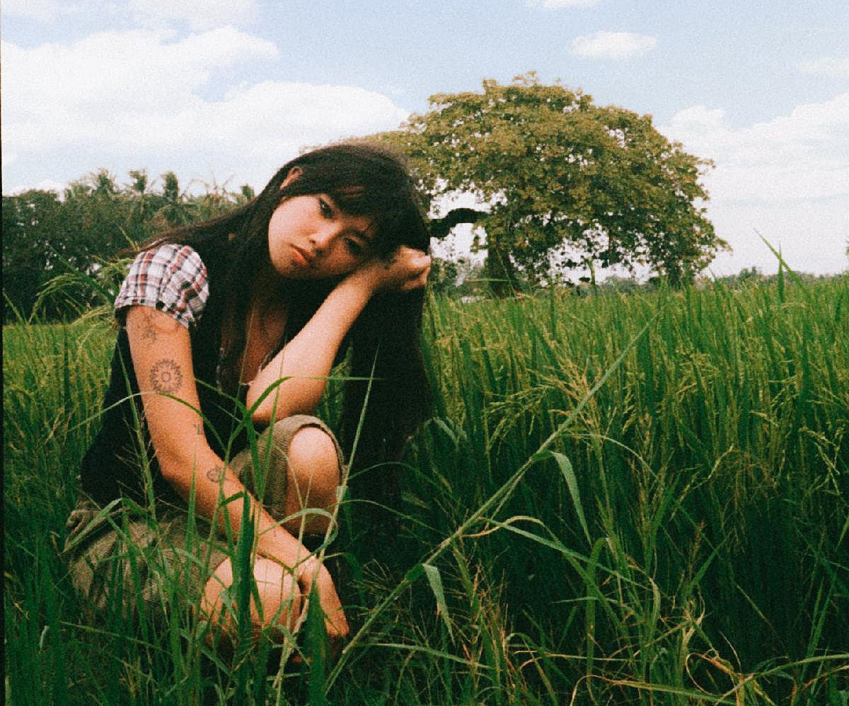 beabadoobee shares “Glue Song,” announces headline shows around Taylor Swift tour