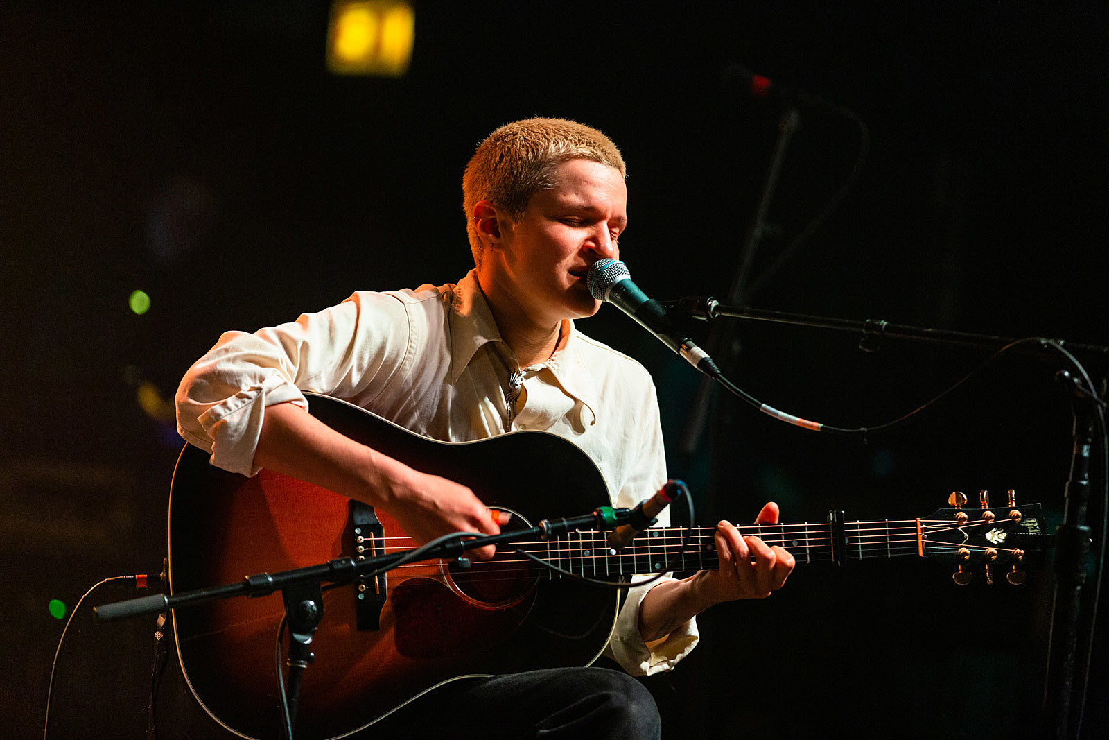 Big Thief played Riviera Theatre with Kara-Lis Coverdale (pics, setlist)