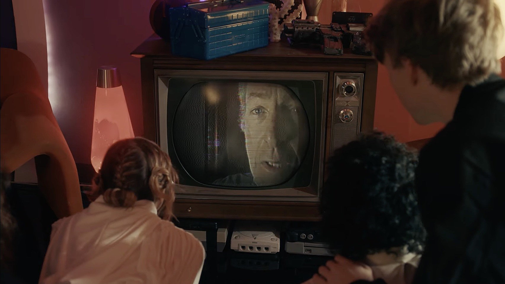 Bob Odenkirk helps Beach Bunny celebrate May the 4th in “Karaoke” video