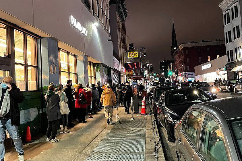 NYC venues temporarily closing & requiring masks amid Omicron surge; Tours cancelling