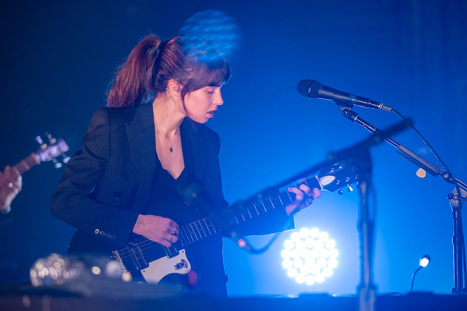 Clairo played Chicago’s Riviera Theatre w/ Arlo Parks (pics, setlist)