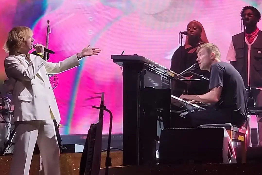 Beck, Kevin Parker, Thundercat & more joined Gorillaz in LA (video, setlist) ++ hear Beck’s Neil Young cover