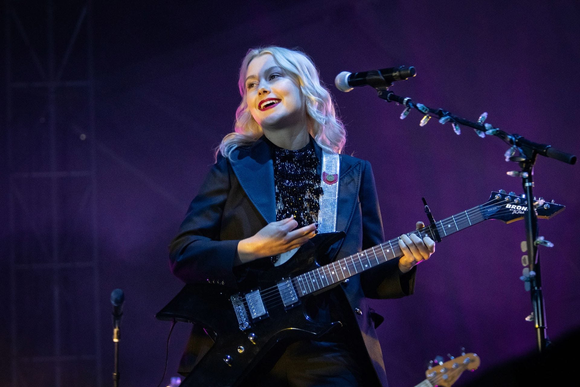 Phoebe Bridgers announces tour (Prospect Park included), covered Billie Eilish