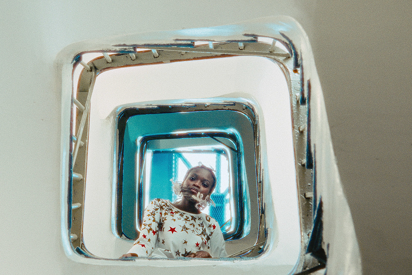 Hannah Jadagu shares “Admit It,” announces fall tour
