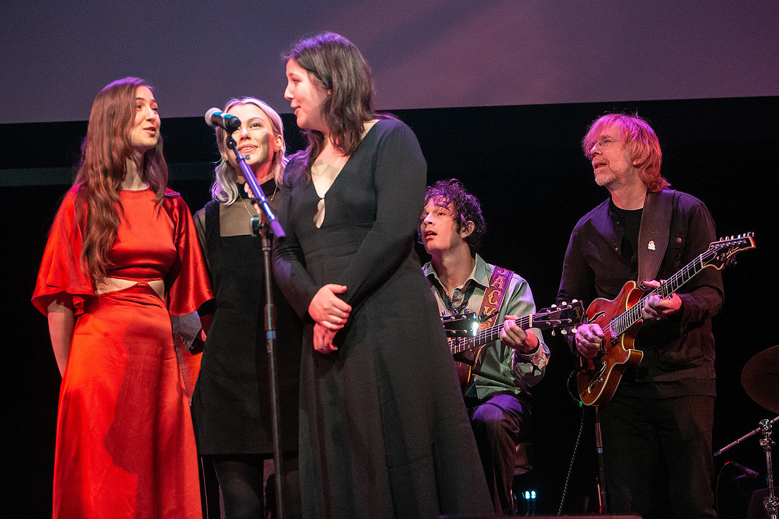 Phoebe Bridgers, Matty Healy, Weyes Blood, Lucy Dacus, Trey Anastasio & Jack Antonoff covered “These Days” (watch)