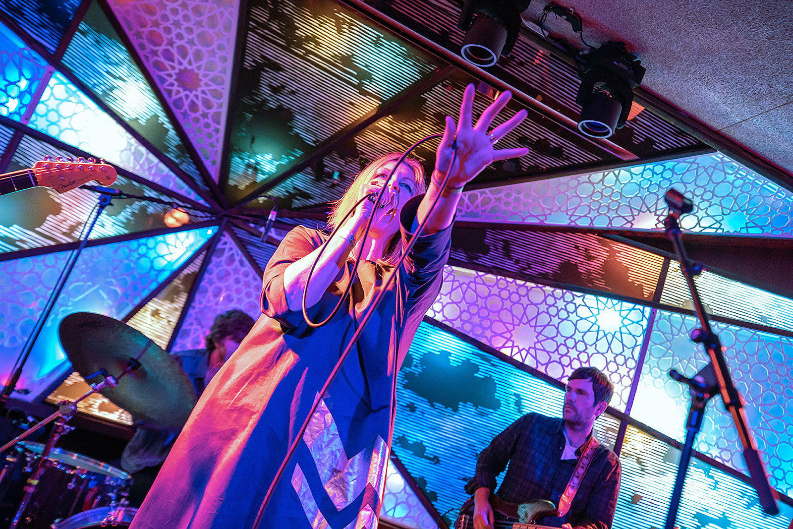 Jane Weaver played The Sultan Room with Air Waves (pics, setlist)