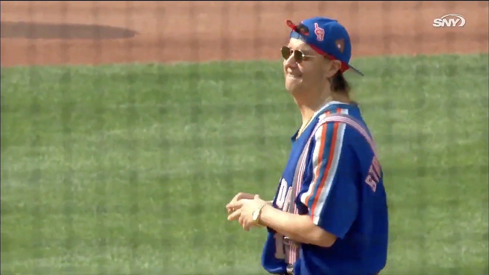 Watch Julian Casablancas throw at the first pitch at last night’s Mets’ game
