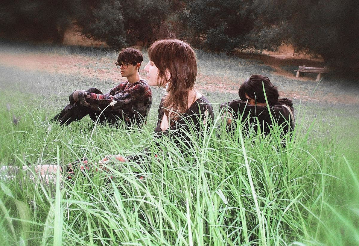LA shoegaze/noise rock trio julie release two-song single, touring (NYC w/ Kenny Beats & slowthai)
