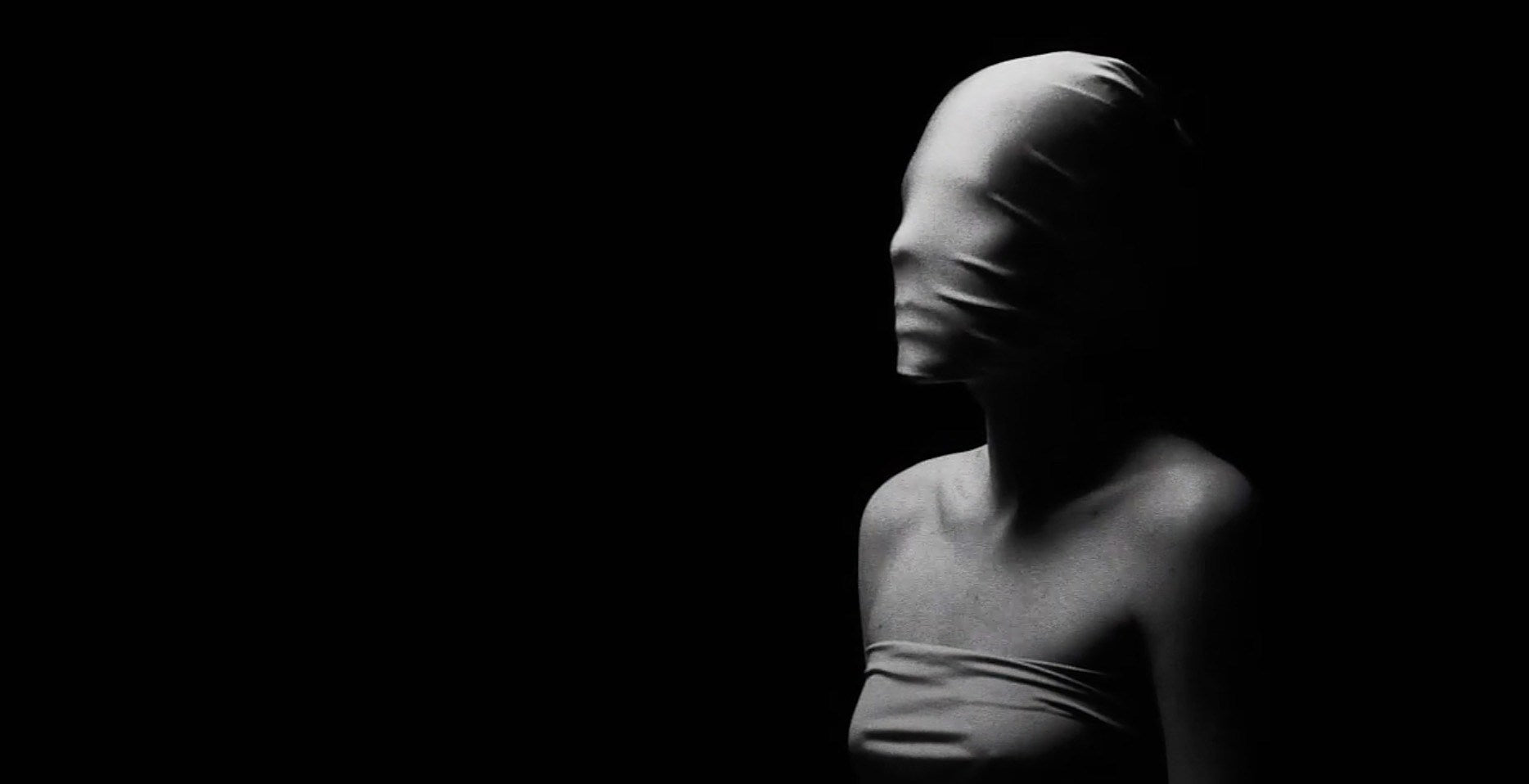 Watch Lantlôs’ video for “IDONTKNOW” off ‘Wildhund’ companion album ‘Glitchking’