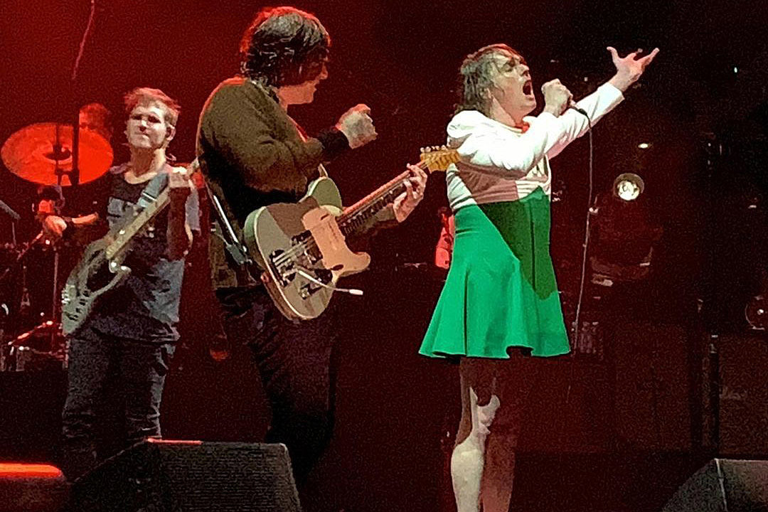Watch My Chemical Romance break out rarity “The World Is Ugly” in Nashville (w/ Gerard Way as a cheerleader)