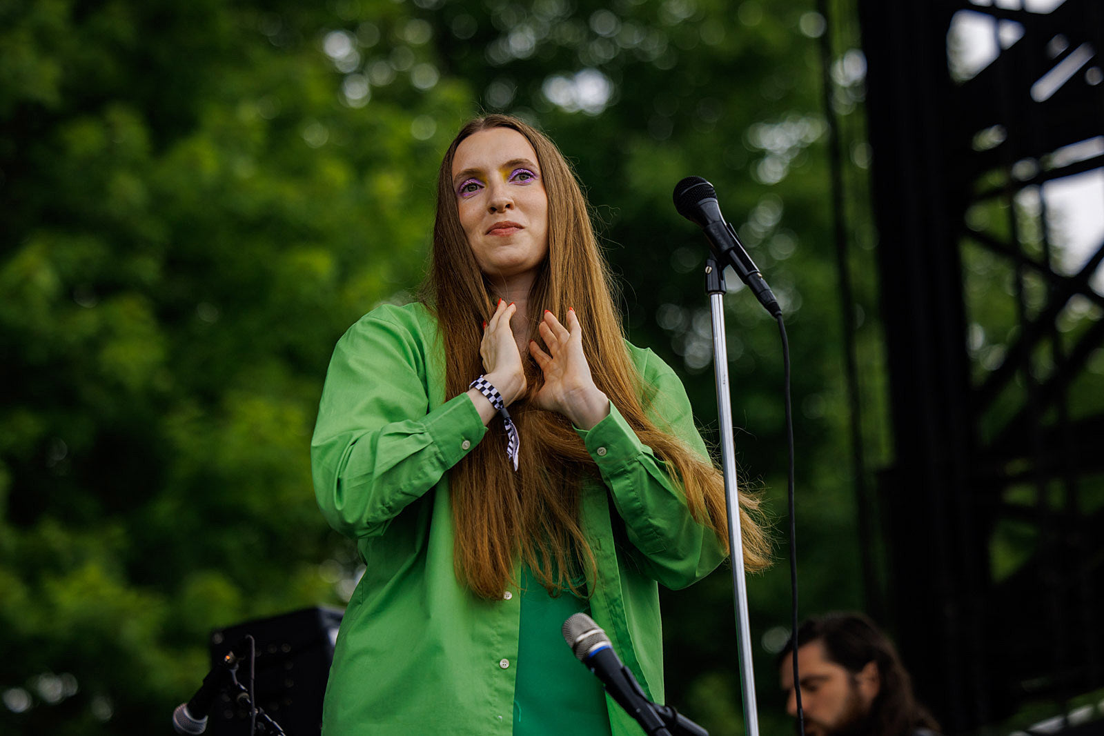 Dry Cleaning share new single “Gary Ashby,” announce 2023 tour