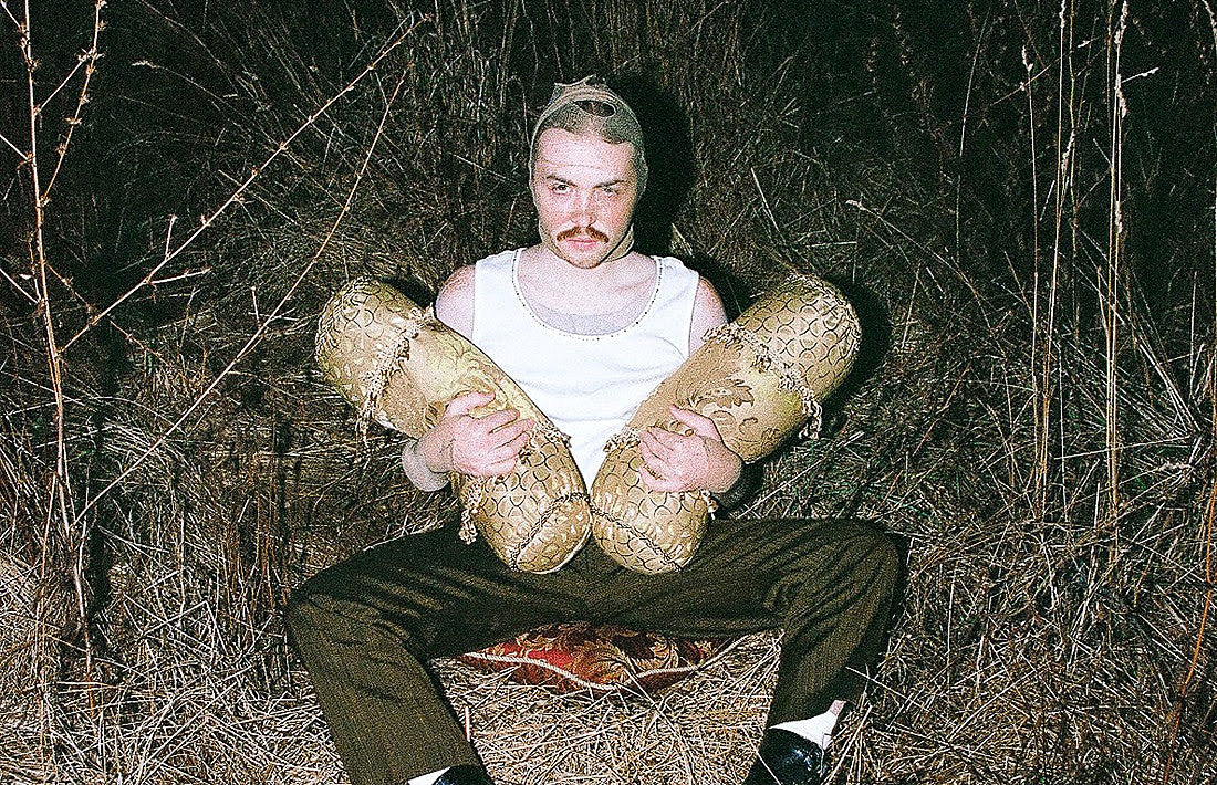 quickly, quickly announces new EP ‘Easy Listening,’ touring with Quadeca (hear “Satellite”)