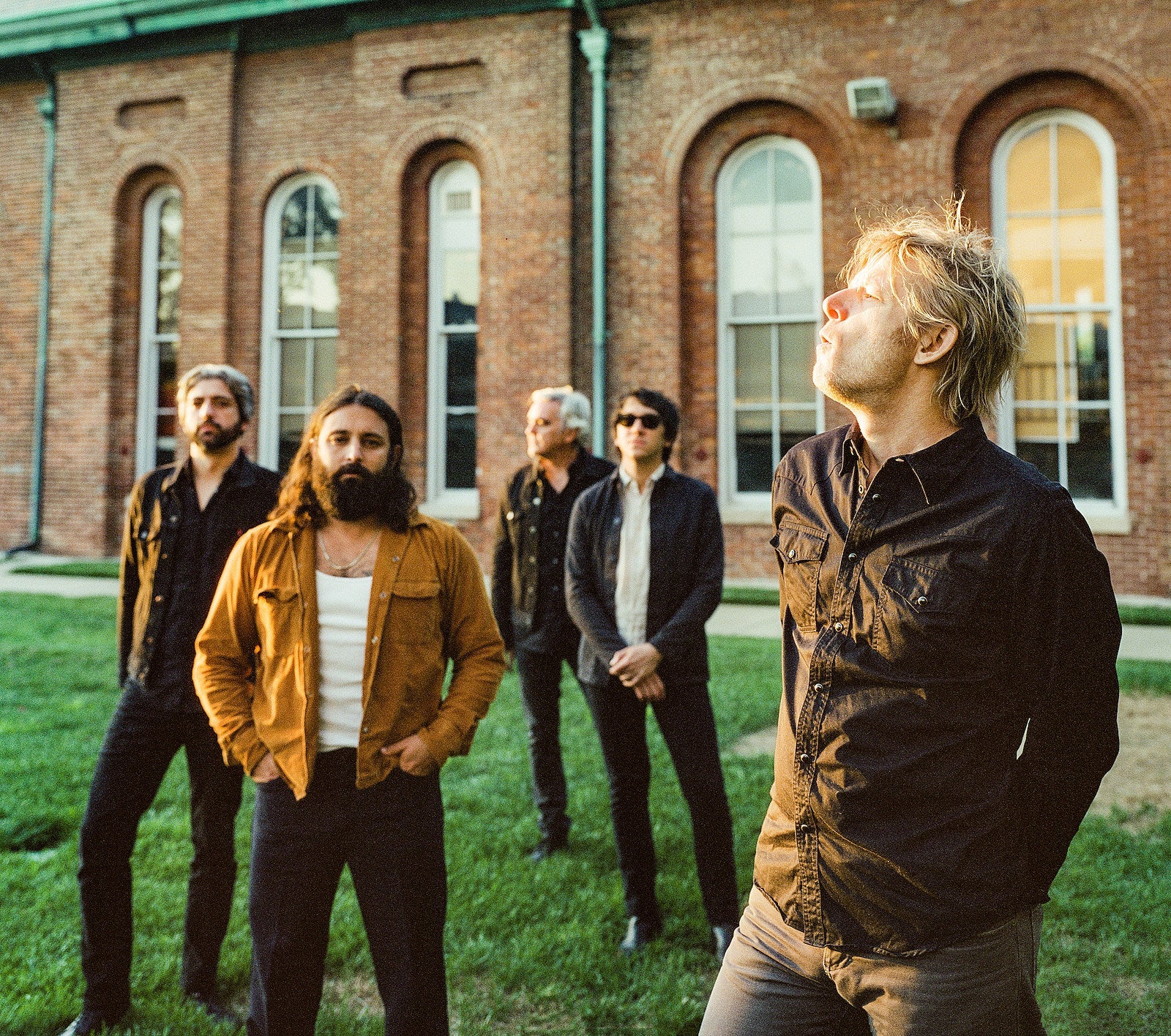 Spoon announce new EP, share “Sugar Babies,” touring with Black Keys, Weezer, more
