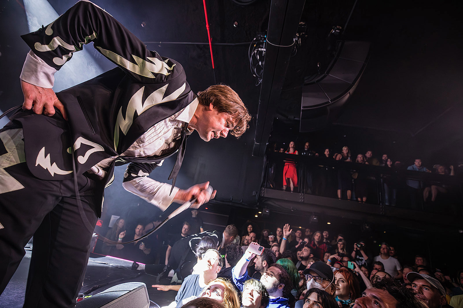 The Hives are still the best – pics, setlist, review & video from 1st NYC show in 11 years