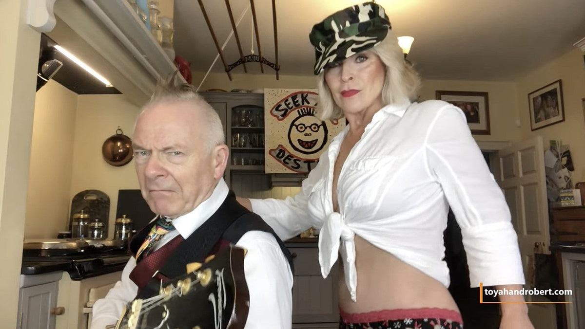 Watch Toyah & Robert Fripp cover Metallica’s “Seek & Destroy”