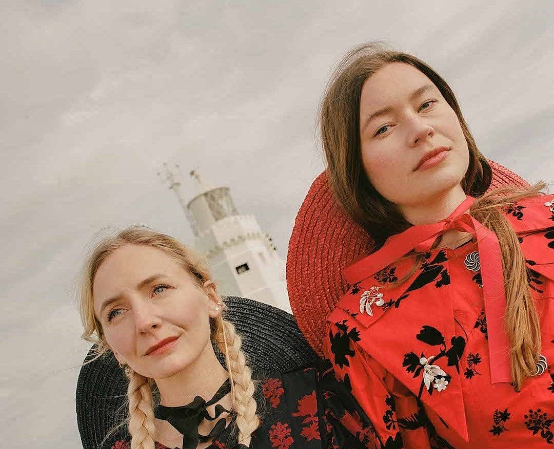 Wet Leg announce debut album and 2022 tour, share “Too Late Now” & “Oh No”