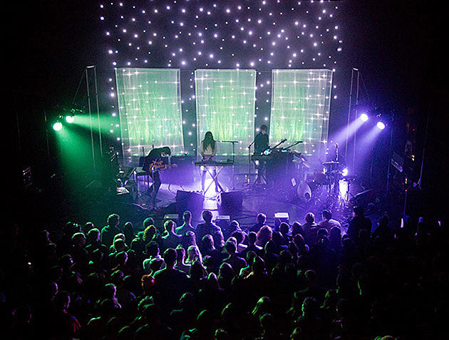 Beach House played the Vic with Wume & did their “installation” performance (pics, setlists)