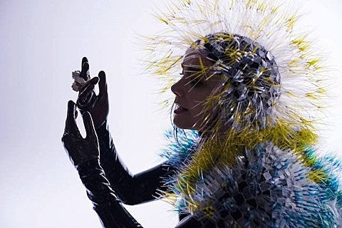 Bjork co-curated Tri Angle Records’ Rinse FM show (listen); tickets on sale for her Kings Theatre shows