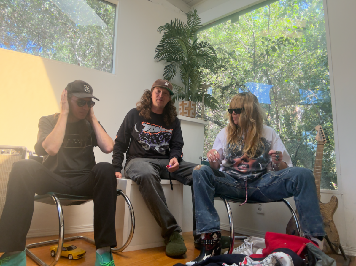 Black Bananas detail first album in 12 years, share “Turkey Burgers”