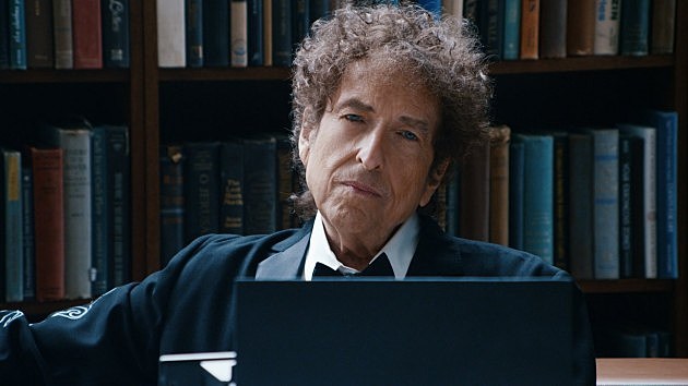 Bob Dylan actually honored a fan’s request to play “Free Bird” (watch)