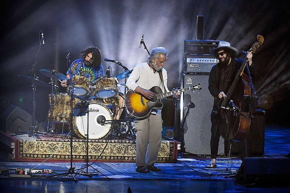 Bob Weir & Wolf Bros stripped down Grateful Dead classics at tour opener (setlist, videos)