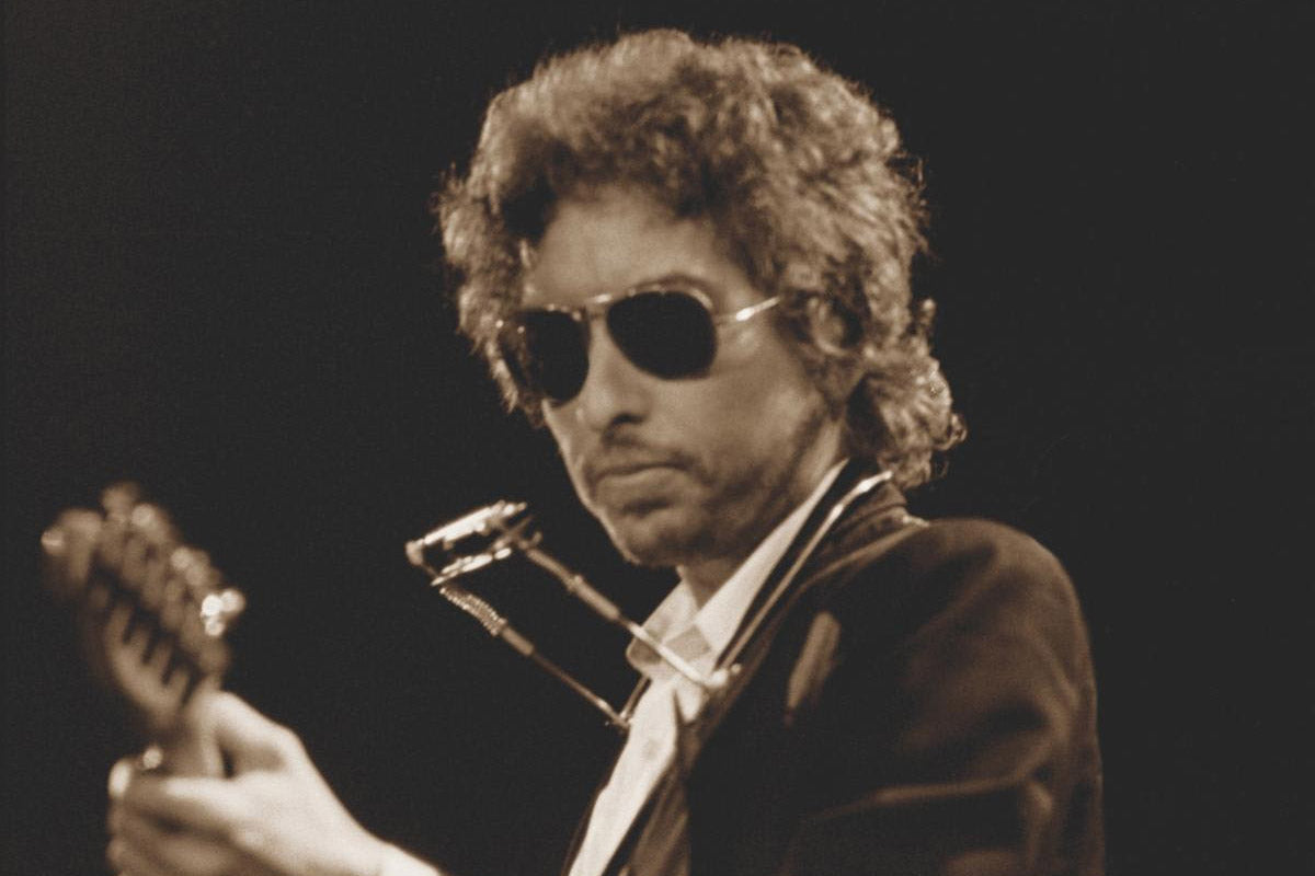 Bob Dylan adds new shows ahead of Outlaw Music Festival dates w/ Willie Nelson