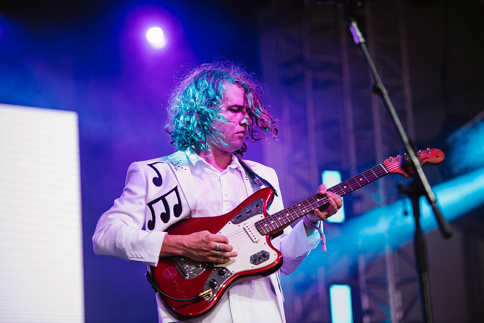 Kevin Morby announces 2020 dates, auctioning tour suit for charity