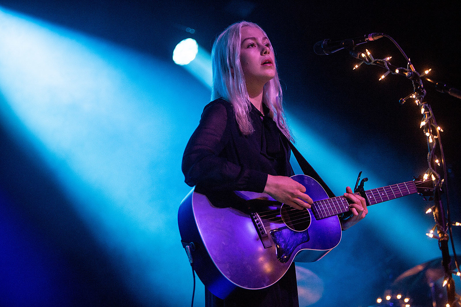 Phoebe Bridgers playing SNL!