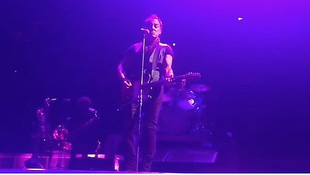 Bruce Springsteen opened Saturday’s Barclays show with “Purple Rain” (video, setlist, pics)