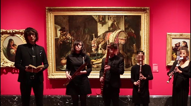 Cat’s Eyes played “We’ll Be Wanting” at Buckingham Palace by pretending to be a Renaissance ensemble